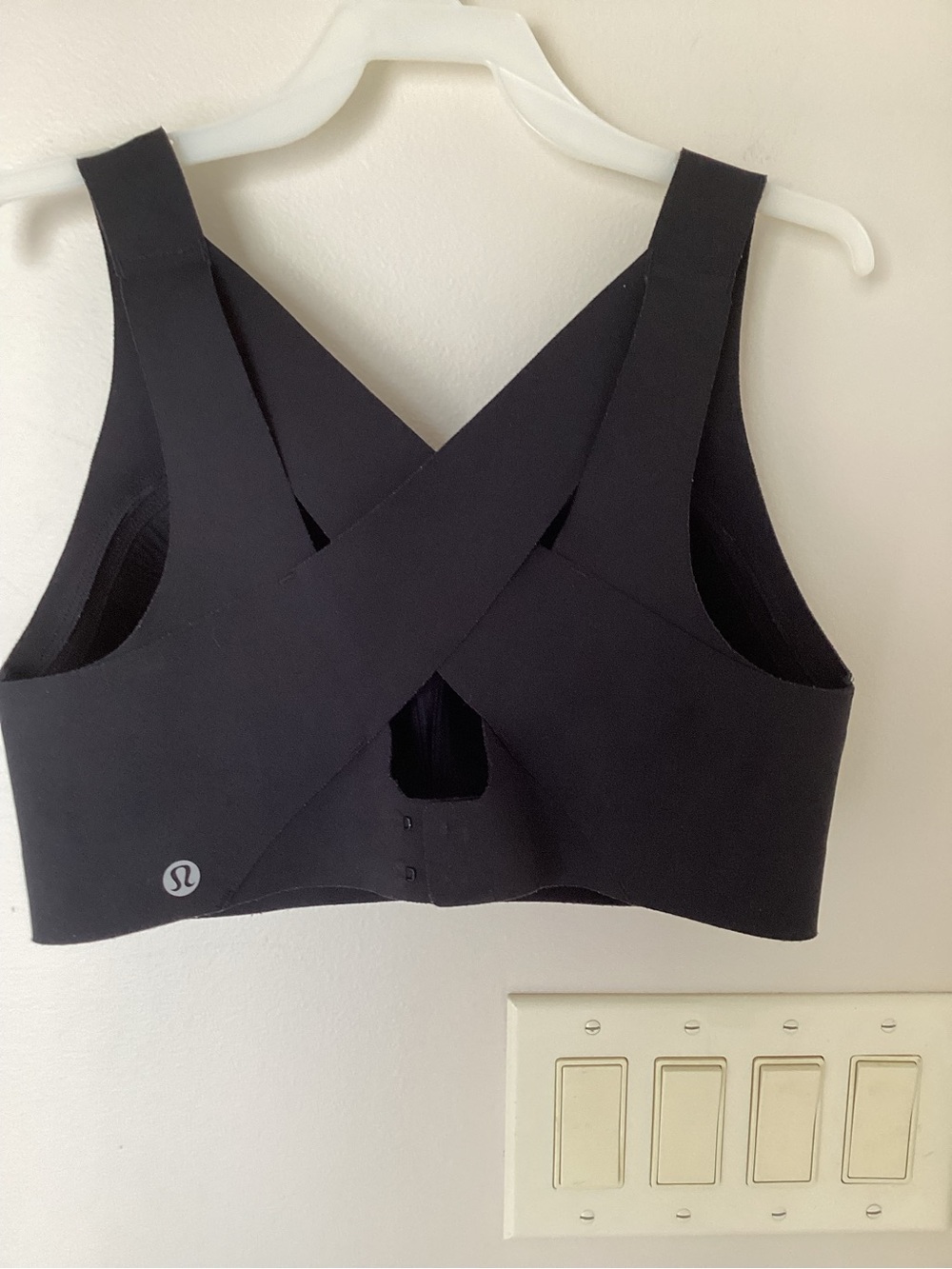 Lululemon Athletica Sports Bra. See photo for flaw.🌹 - Picture 9 of 11